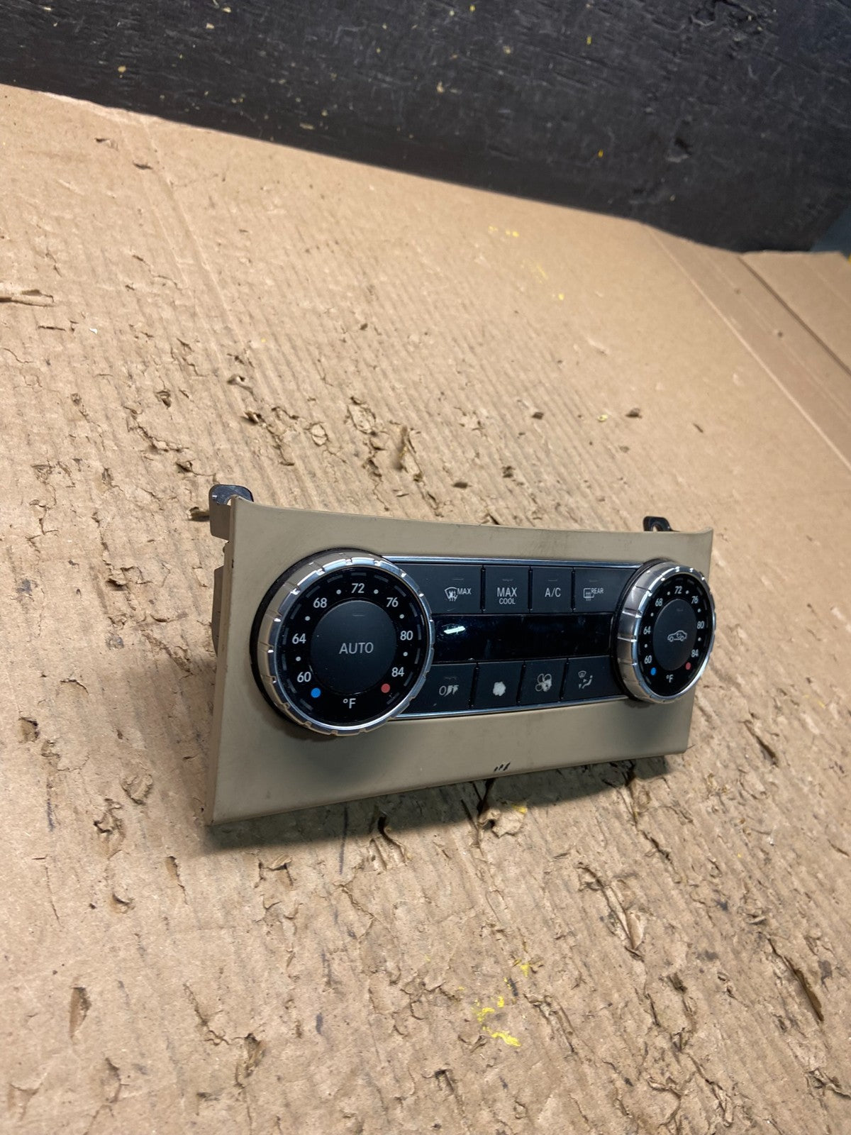 2013 - 2014 Mercedes W204 E350 C300 A/C Heater Climate Control Trim T1796 DG2