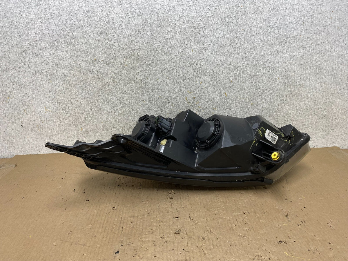 2013-2017 Chevrolet Traverse Right Passenger Side Halogen Headlight AH6605 DW8