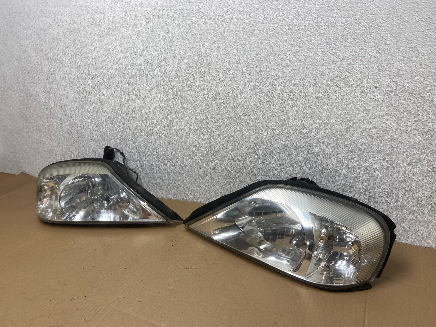 2000 to 2005 Mercury Sable Left+Right Side Set Halogen Headlights AB6122 DW1