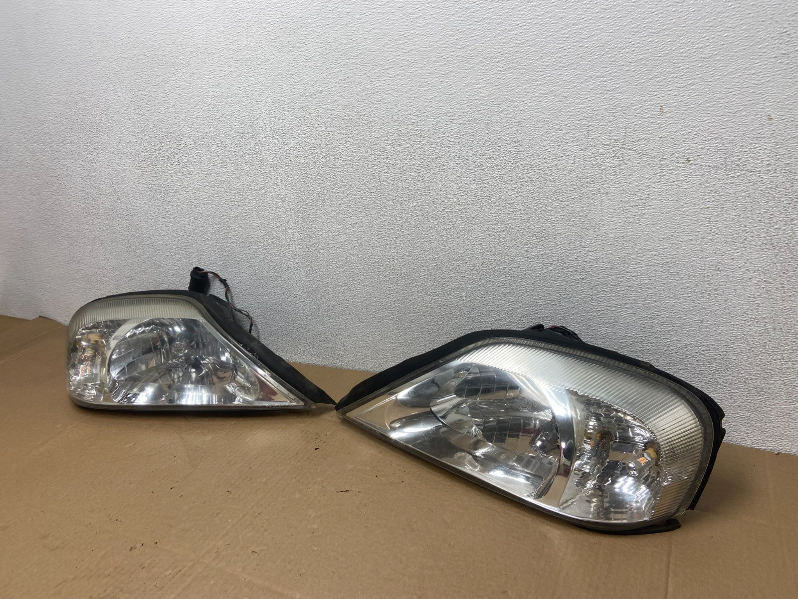 2000 to 2005 Mercury Sable Left+Right Side Set Halogen Headlights AB6122 DW1