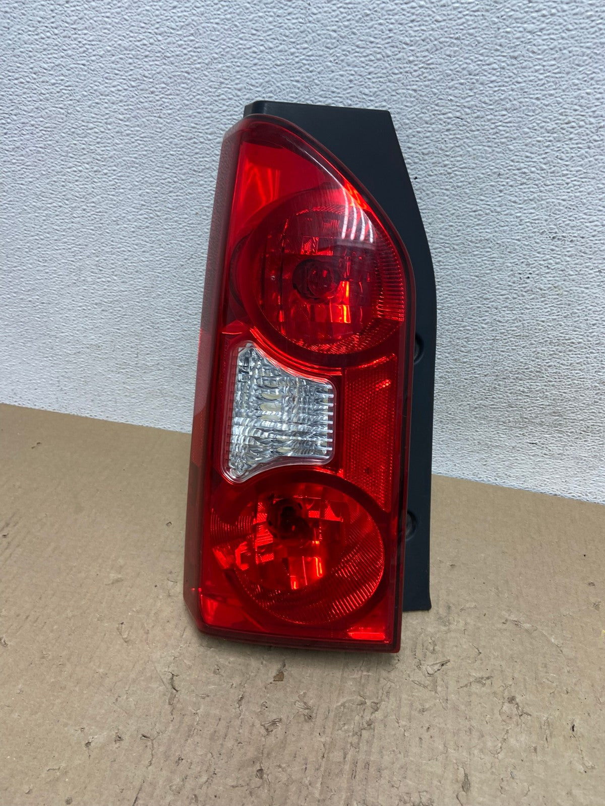 2005 to 2015 Nissan Xterra Tail light Left Driver Lh Side AE9823 LK0