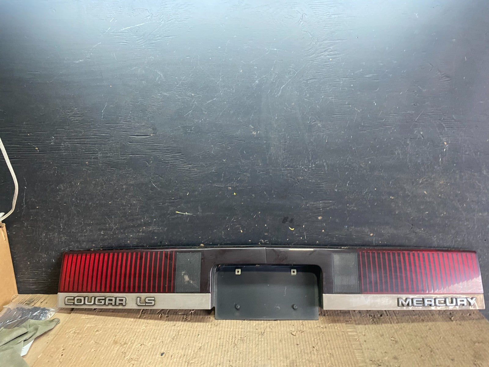 1989 1990 Mercury Cougar LS Rear Trunk Center Tailgate Tail Light Panel w9937 DG0
