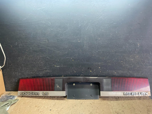1989 1990 Mercury Cougar LS Rear Trunk Center Tailgate Tail Light Panel w9937 DG0