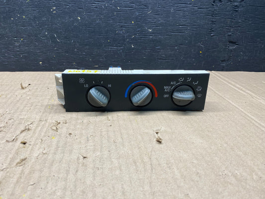 2001 - 2007 GMC Chevrolet Express 1500 Climate Control A/C N0757 DG0