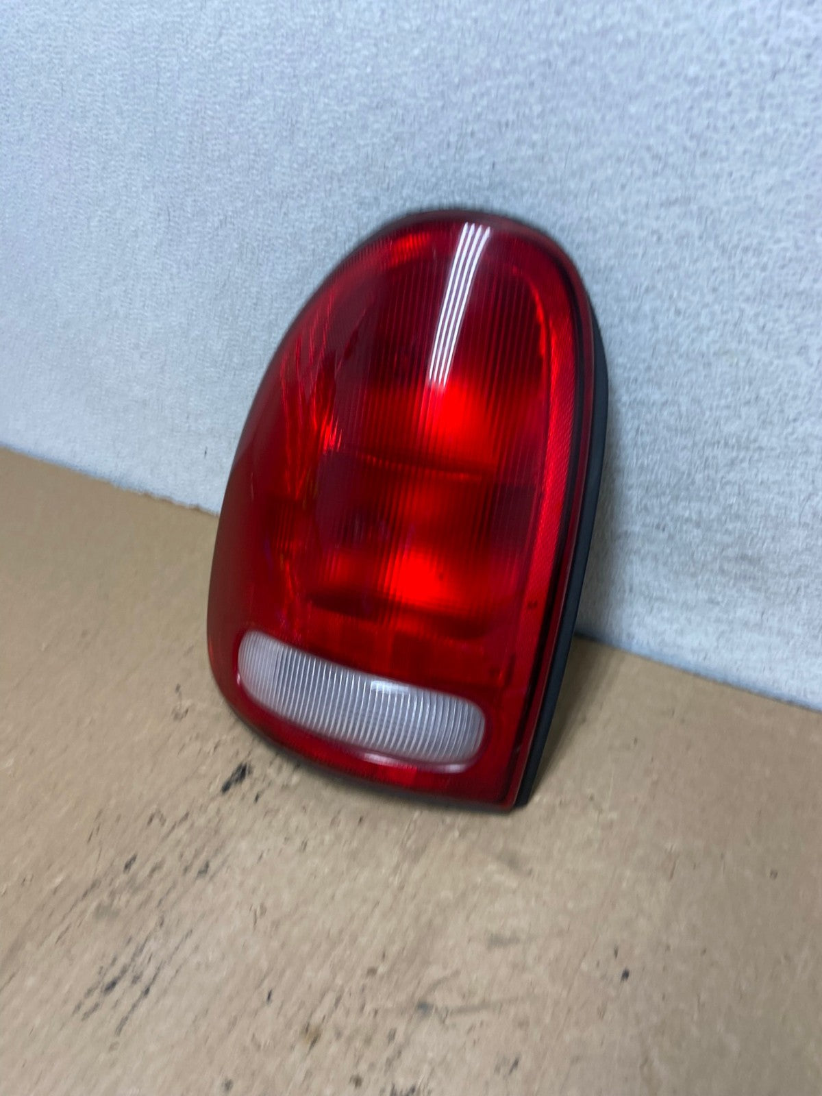 1998 to 2003 Dodge Durango Tail Light Left Driver LH Side AG2420 LK1
