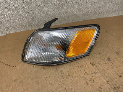 1997 1998 1999 Toyota Camry Left Driver LH Turn Signal Z9223 DW0