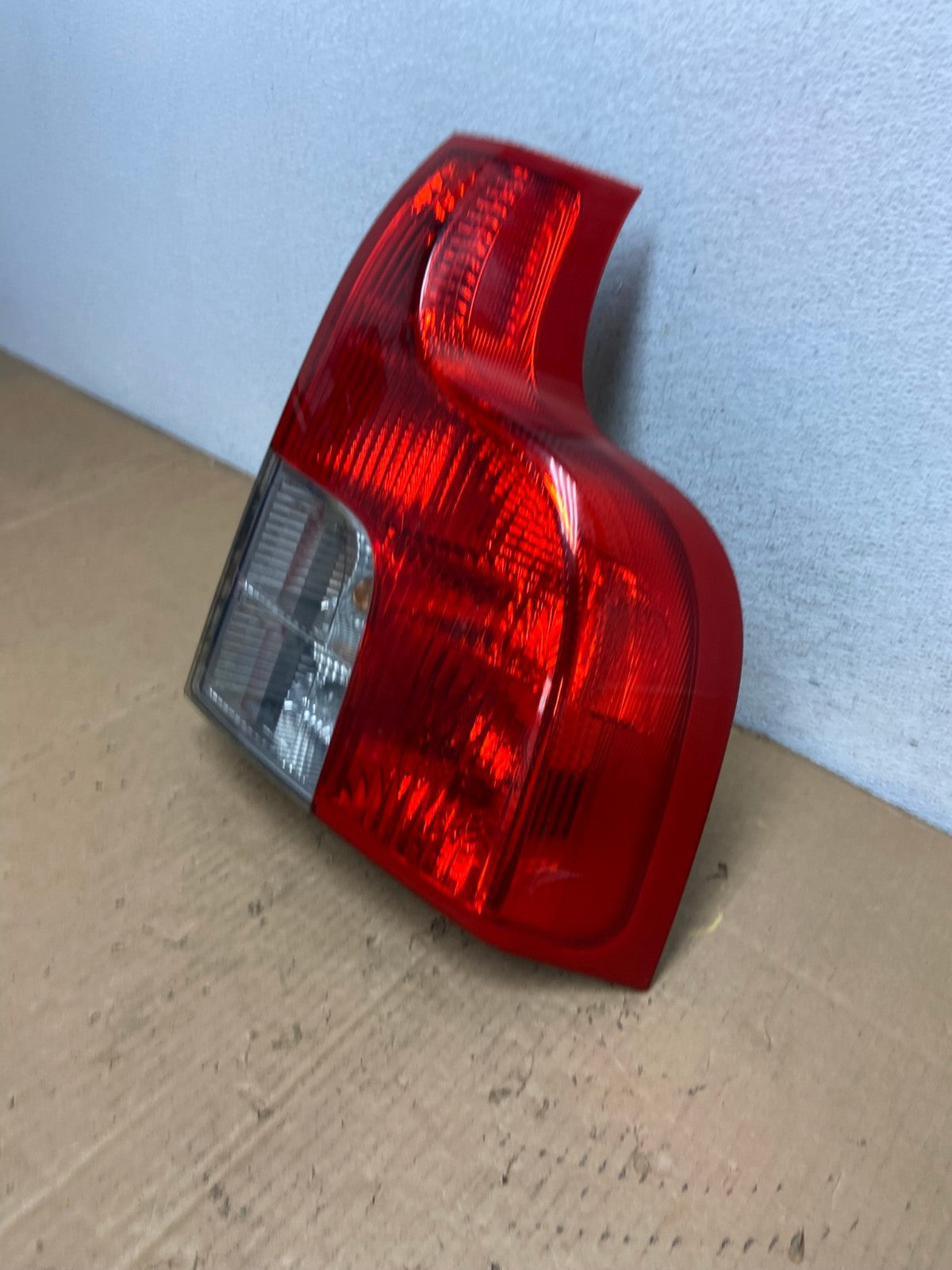 2007 to 2012 Volvo XC90 Right Passenger RH Side Lower Tail Light AD1059 LK1