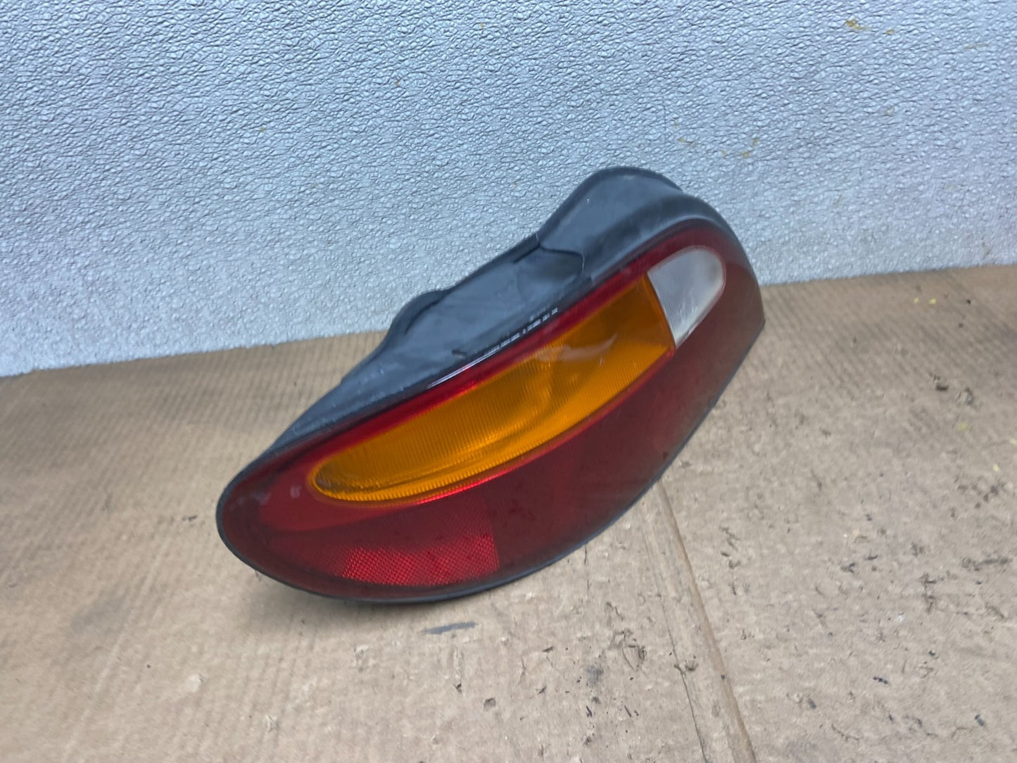 1996 1997 1998 Hyundai Elantra Sedan Left Driver LH Tail Light Oem AA6699 DW2