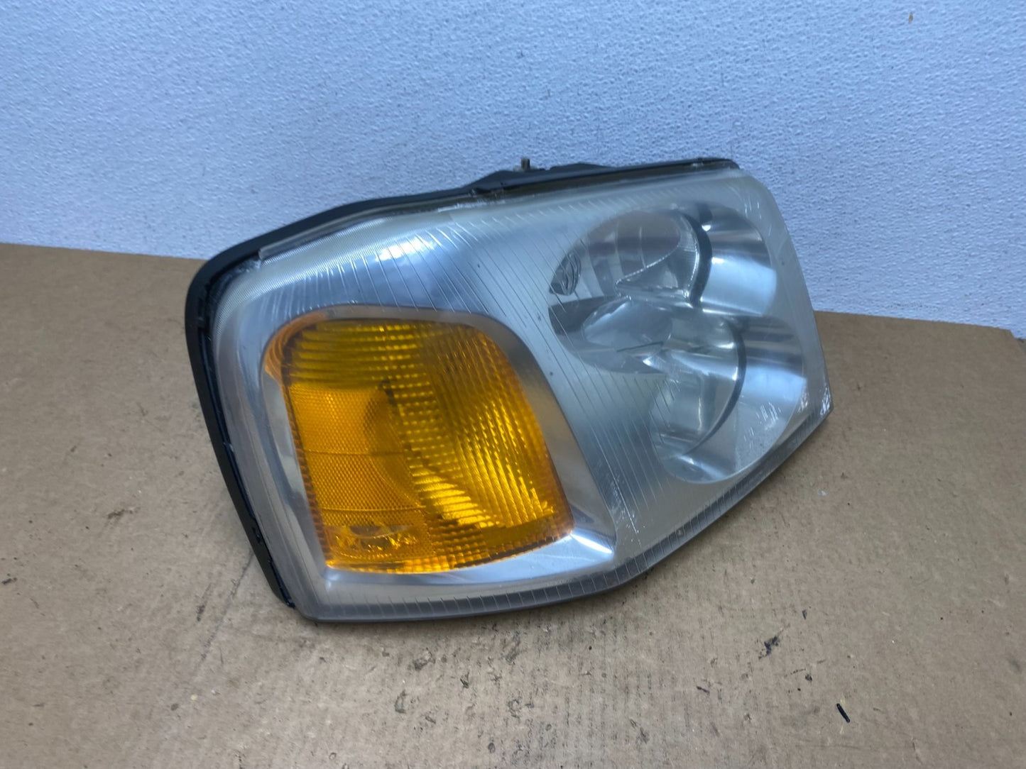 2002 to 2009 Gmc Envoy Right Passenger RH Side Headlight Halogen AC3407 DW2