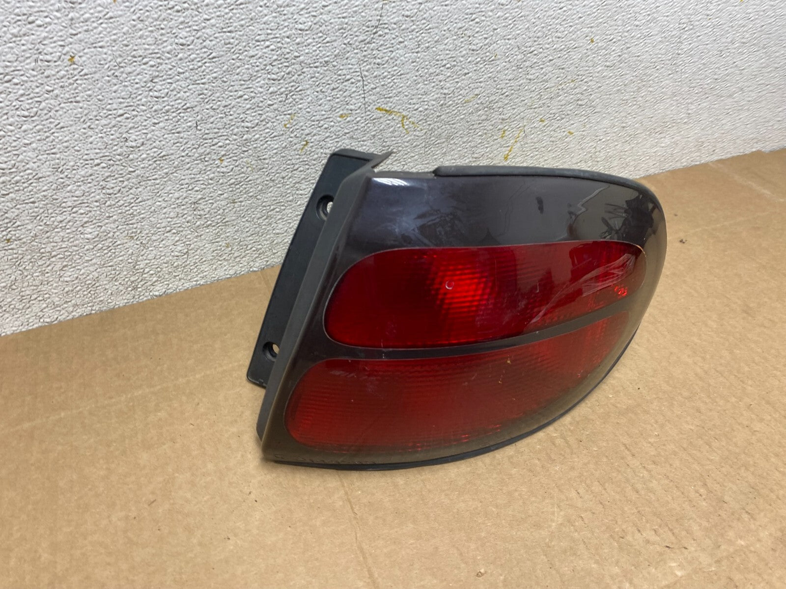 1998 to 1999 Ford Taurus Wagon Right Passenger RH Side Tail Light OEM O6708 DW2
