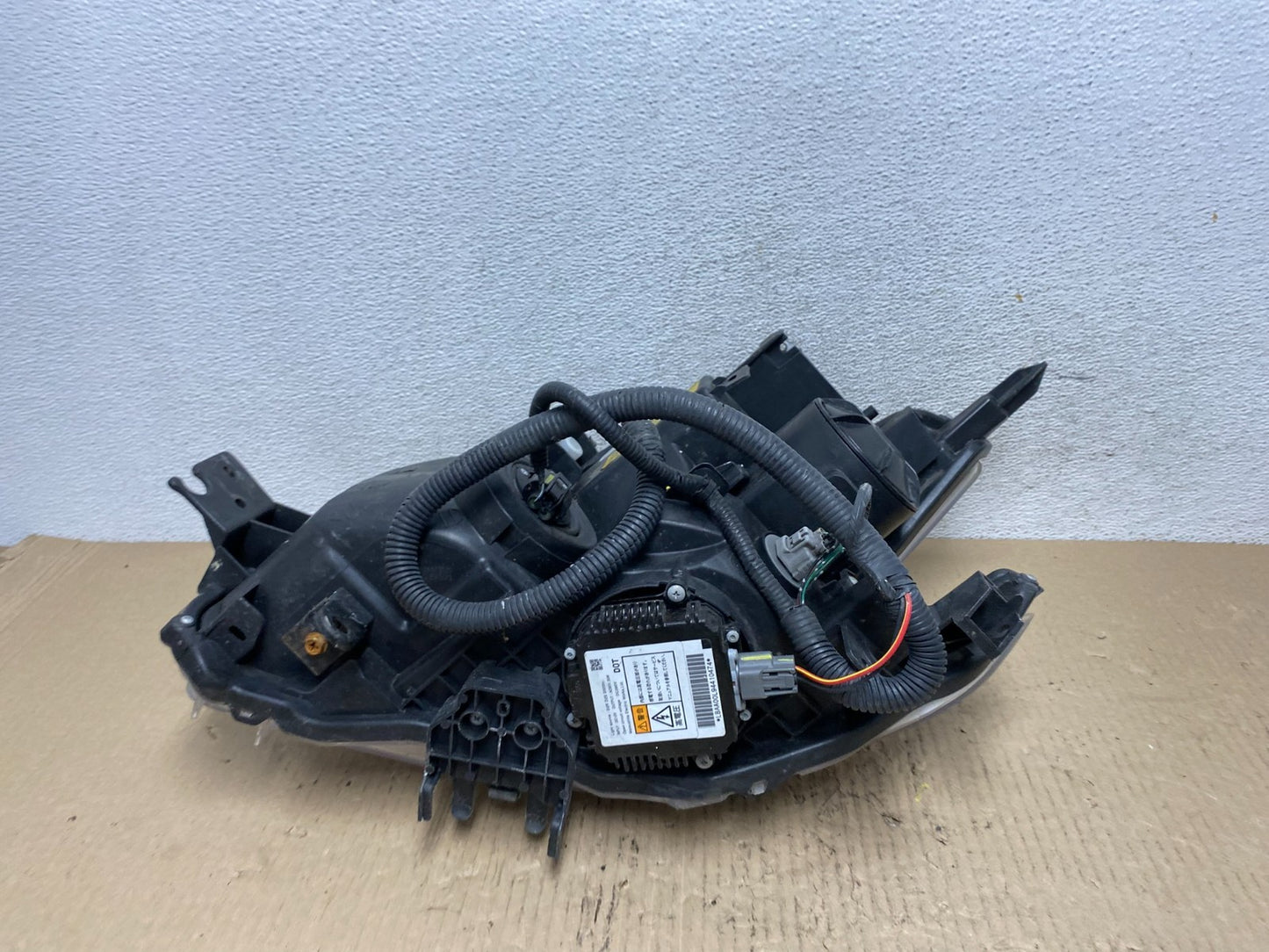 2009 - 2014 Nissan Maxima Headlight Right Passenger Xenon HID TYC AF6008 DW8