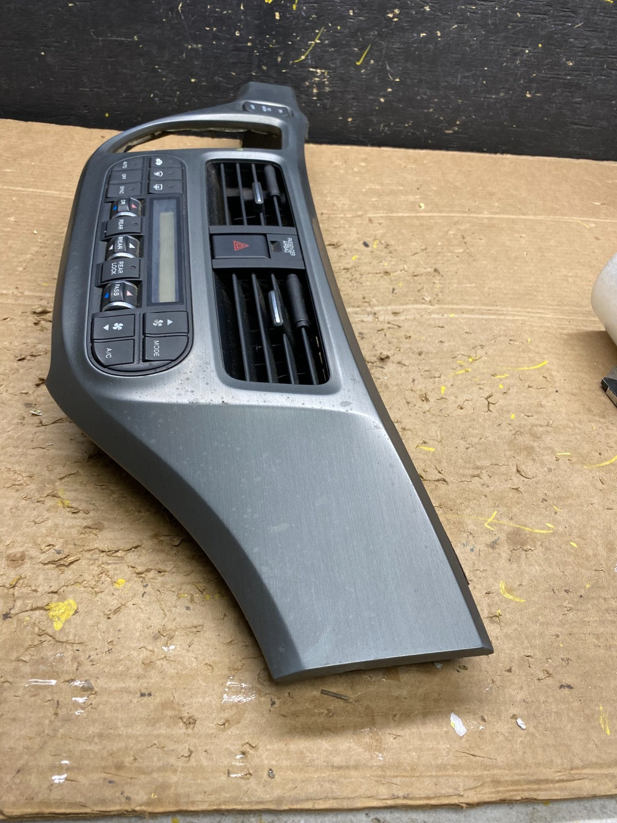 2005 to 2010 Honda Odyssey  Radio Climate Control Dash Trim Bezel X1455 DG2