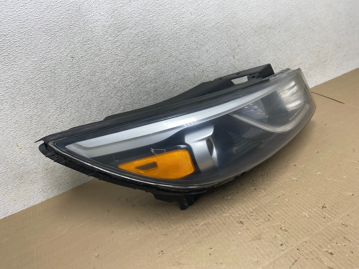 2015-2018 Kia Sedona Right Passenger RH Side Headlight Halogen AI2209 DW2