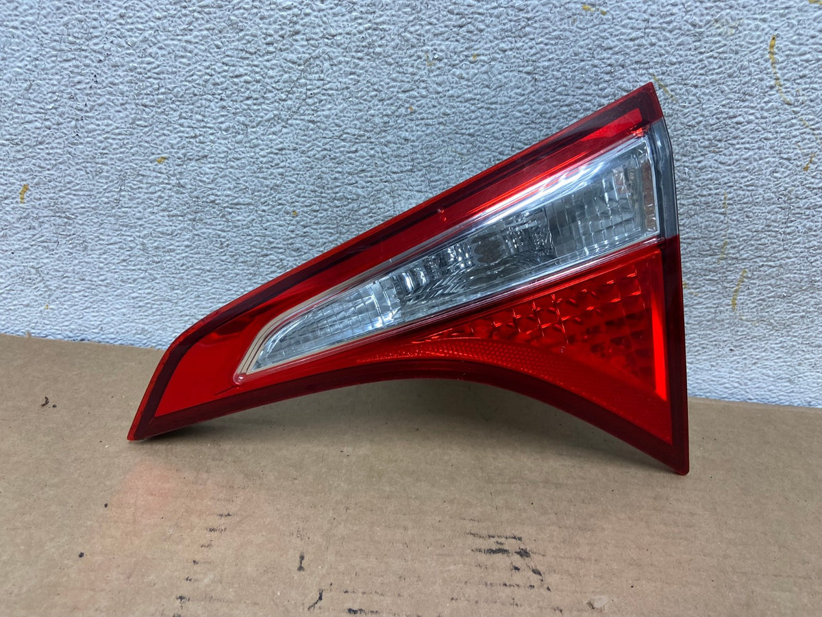 2014 2015 2016 Toyota Corolla Right Passenger Side Inner Tail Light AH40180