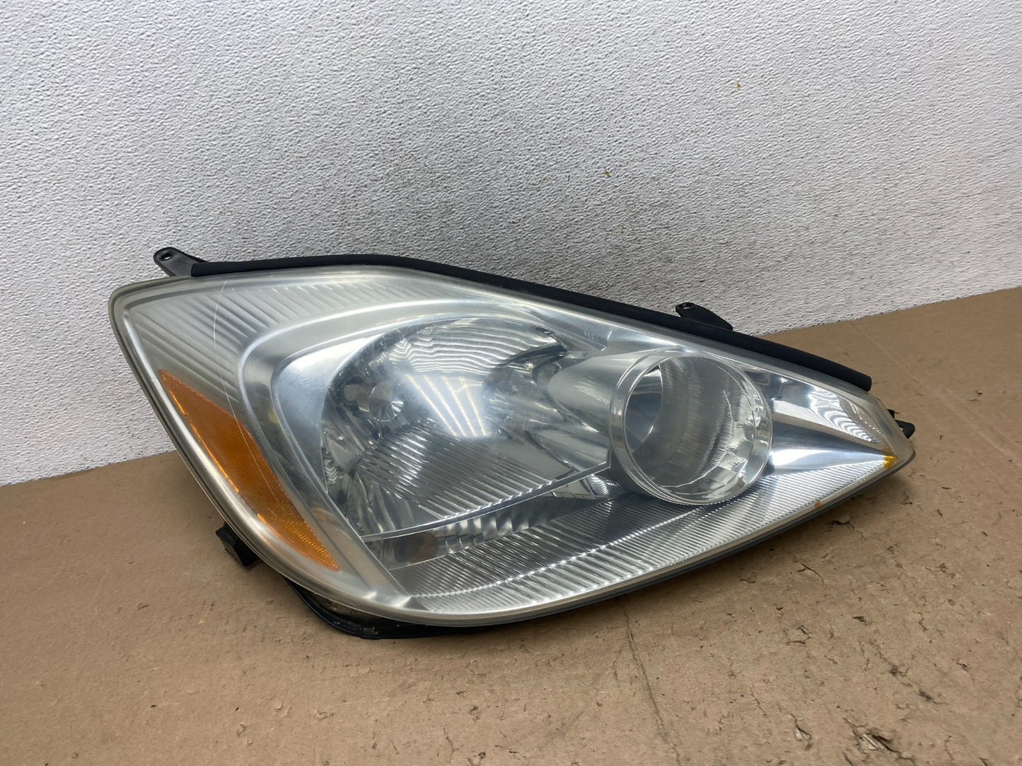 2004-2005 Toyota Sienna Right Passenger Halogen Headlight AG5605 DW0