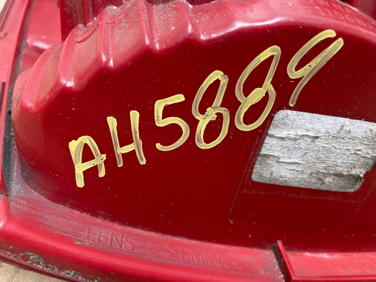 2001 2002 2003 Hyundai Elantra Right Passenger Rh Tail Side Light AH5889 LK6