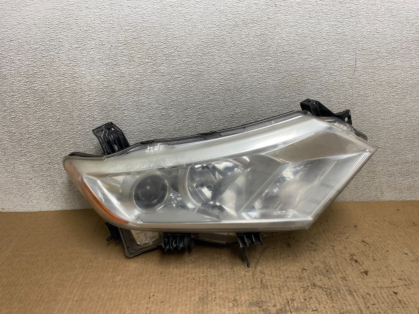 2012 to 2017 Nissan Quest Right Passenger RH Headlight Halogen W7712 DW0