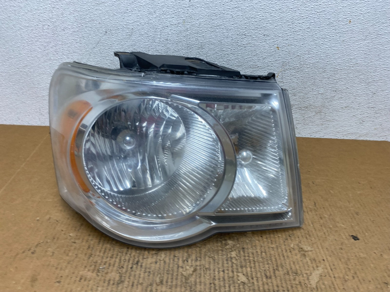 2007 2008 2009 Chrysler Aspen Right Passenger RH Halogen Headlight AE2661 DW0