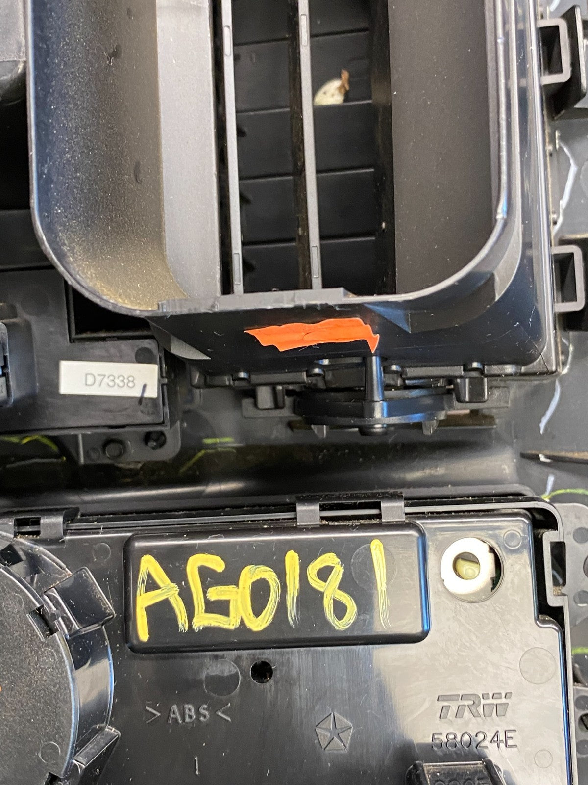 2008-2010 Dodge Grand Caravan A/C Climate Control Unit Bezel Trim AG0181 DG9