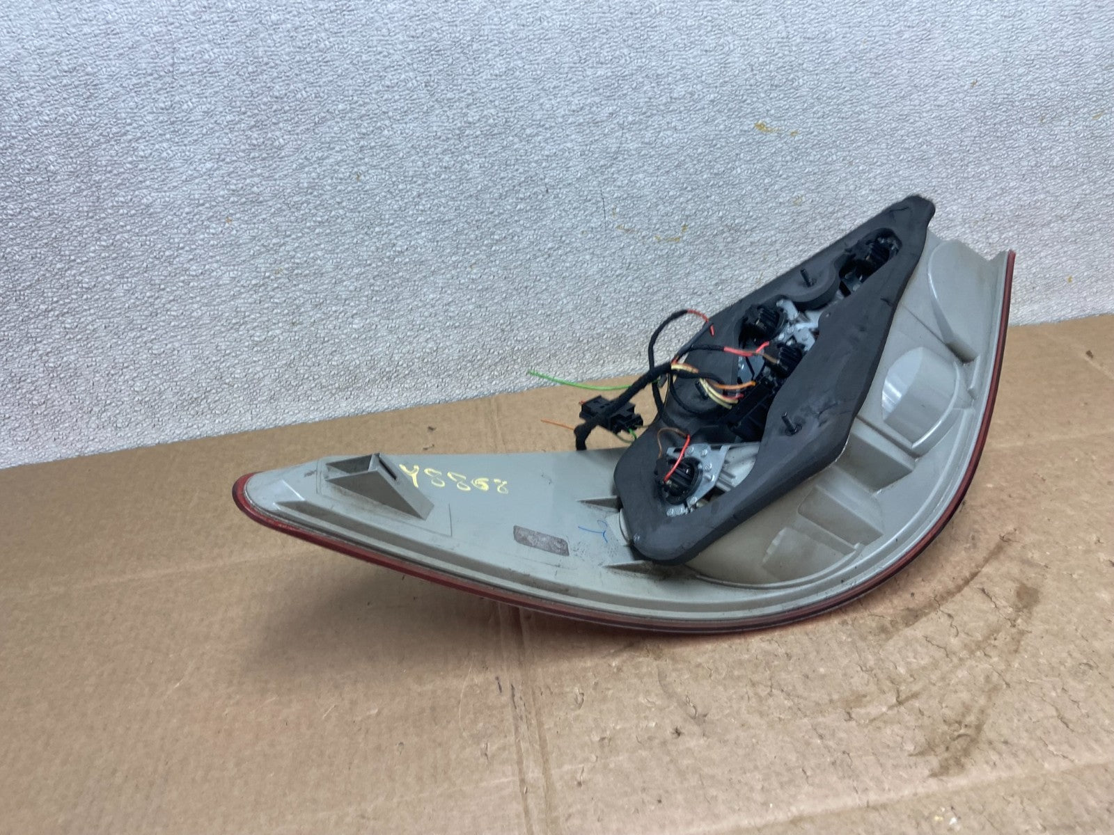 2006 to 2010 Mercedes W251 R-Class Left Driver LH Side Tail Light Y8868 DW4