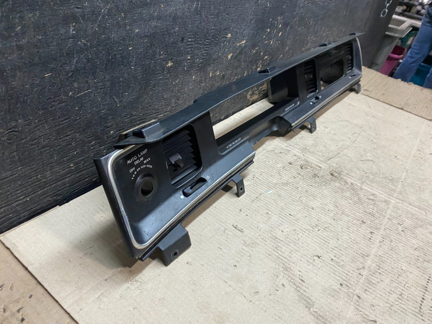 1992-1994 Mercury Grand Marquis Speedometer Cluster Dash Vent Bezel Trim X29272