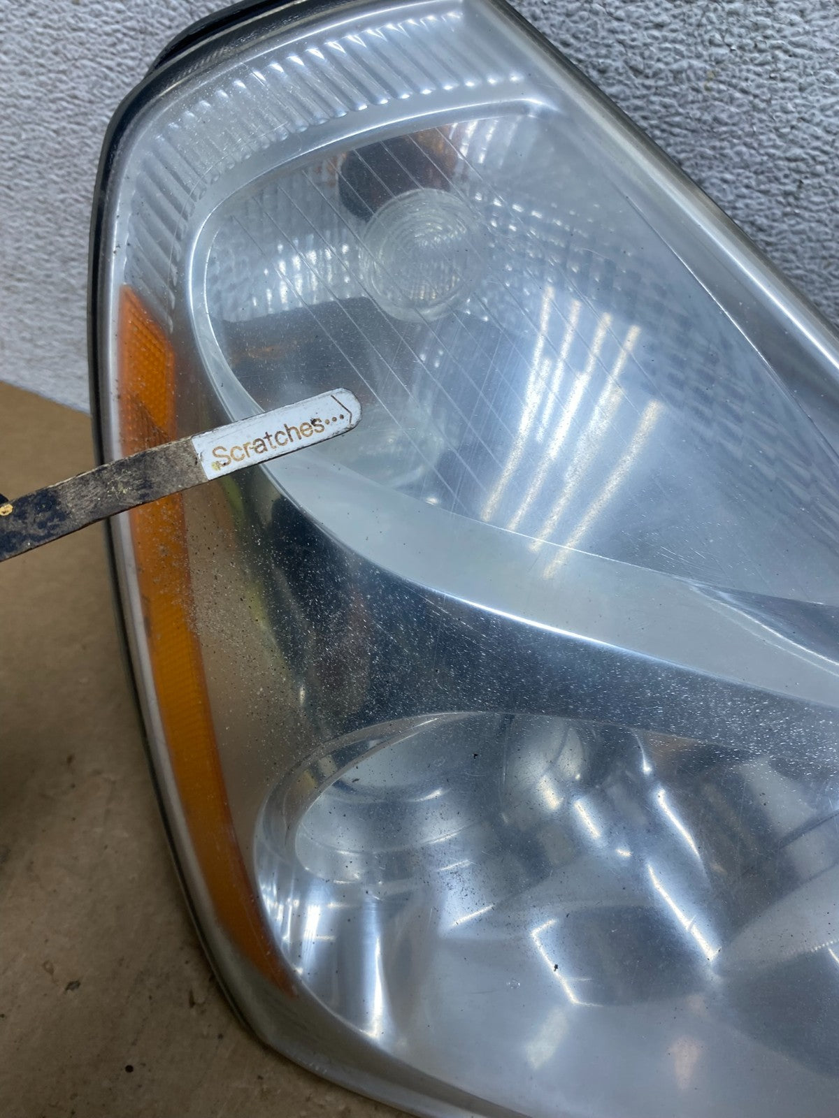 2008-2012 Kia Sedona Right Passenger RH Side Headlight Halogen AI3411 DW3