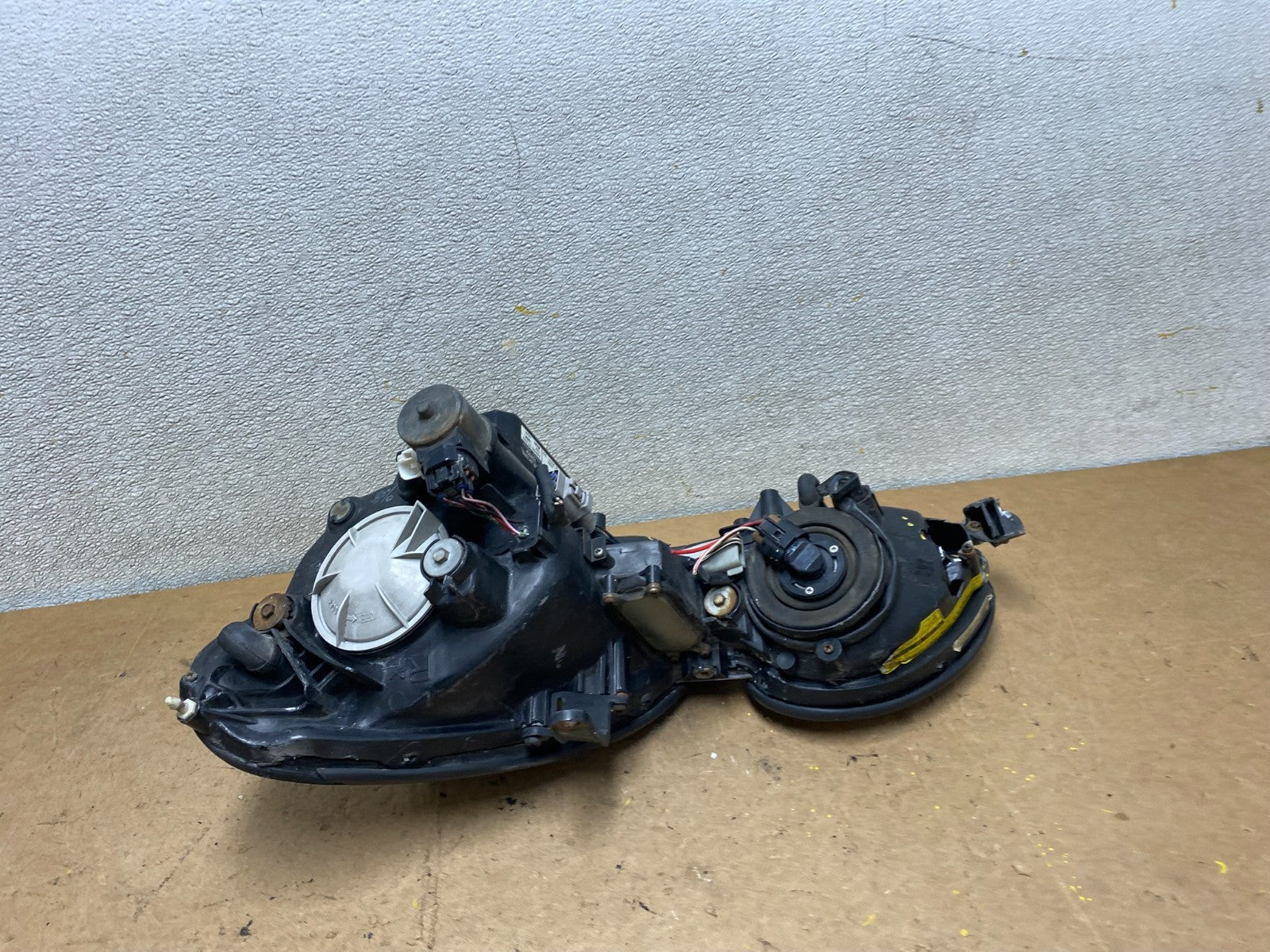 2001 to 2005 Lexus GS430 Gs300 Right Passenger Headlight Xenon HID x6921 DG9