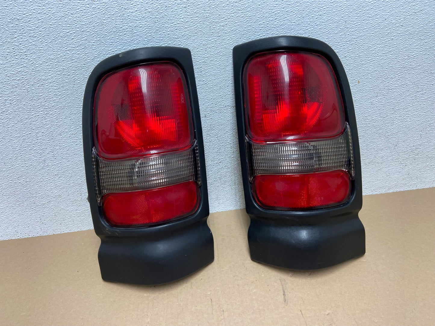 1994 to 2001 Dodge Ram 1500 Left+Right Tail Lights DEPO AE7152 LK0