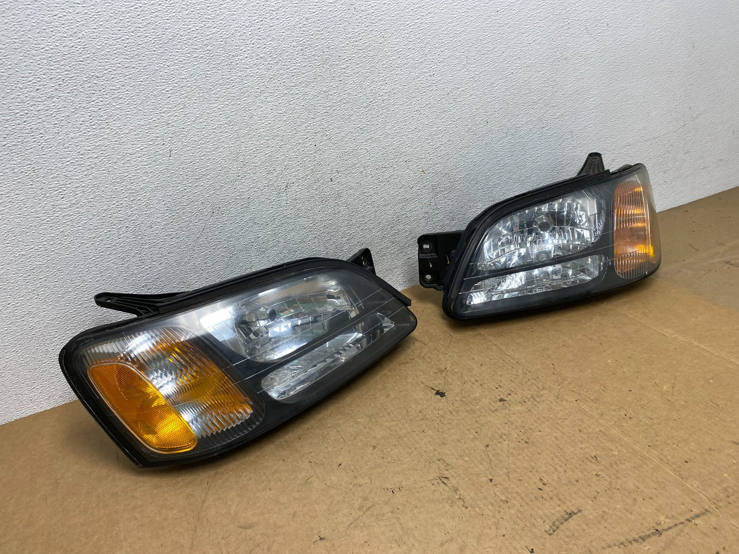 2001 to 2004 Subaru Legacy Outback Left+Right Headlights DEPO AE4825 DW2