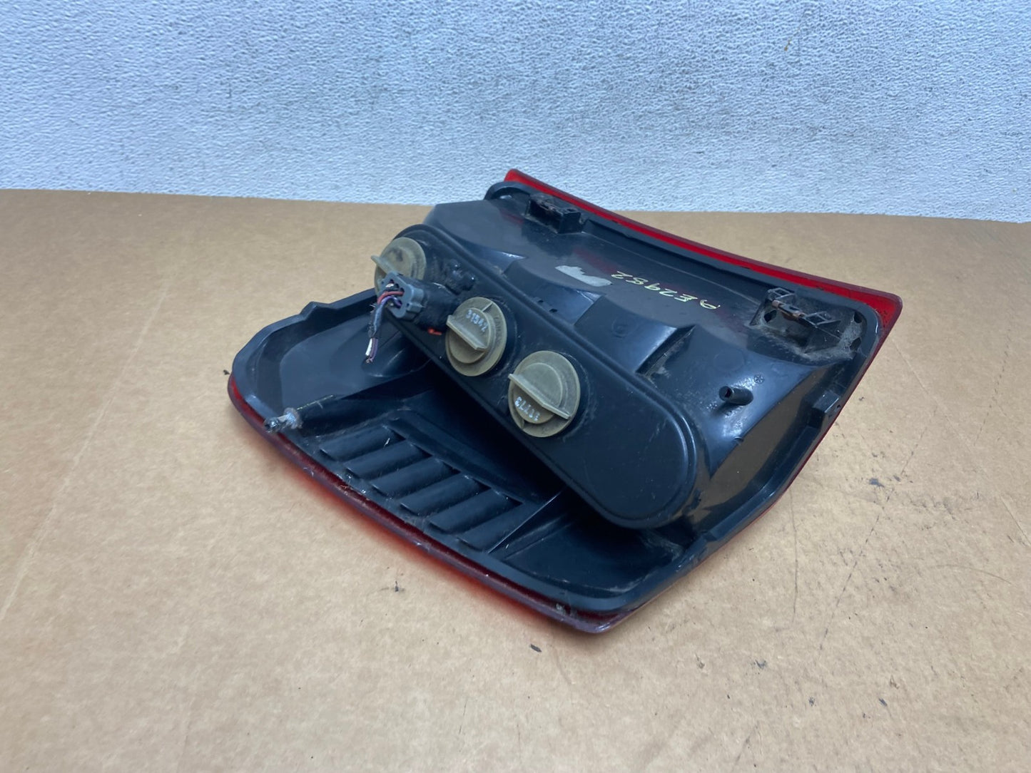 1999-2004 Jeep Grand Cherokee WJ Right Passenger Rh Tail Light AE2982 LK4