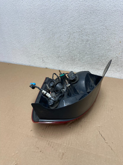 1998 to 2002 Lincoln Town Car Left Driver Lh Tail Light AG5747 DW7