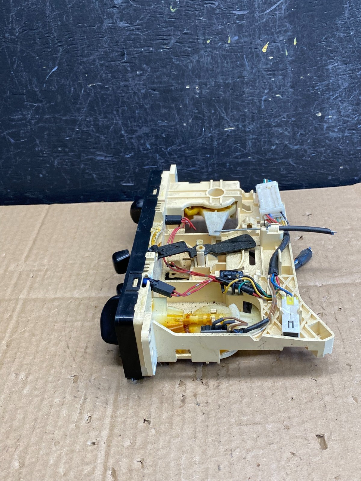1998 to 2000 Nissan Frontier Climate Controller AC94972
