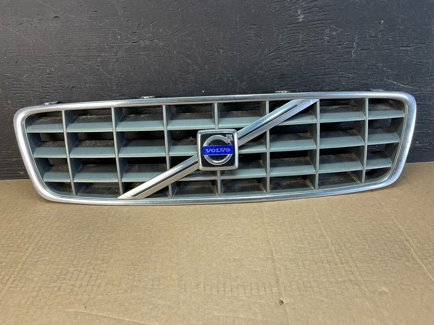 2001 to 2004 Volvo XC70 Front Upper Grill Grille AF5189 DG0