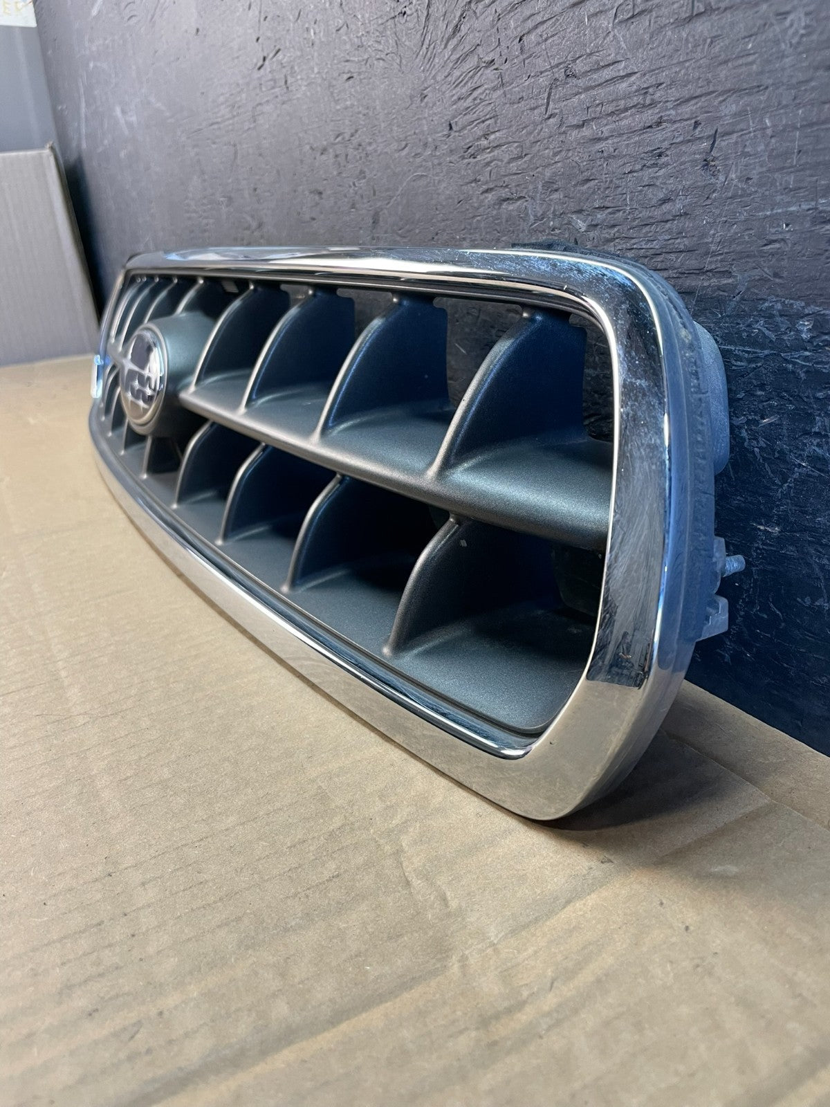 2000 to 2002 Subaru Legacy Outback Grill Grille AC9761 DG2
