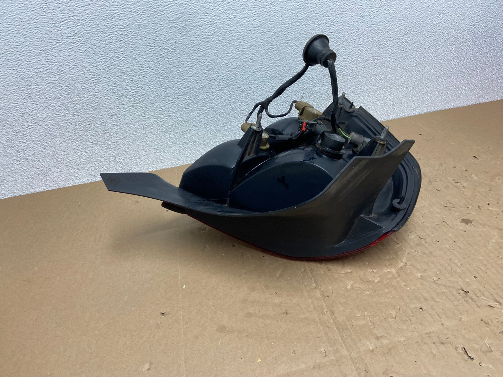 1998-2003 Ford Crown Victoria Right Passenger Rh Side Tail Light Oem AB6929 LK3