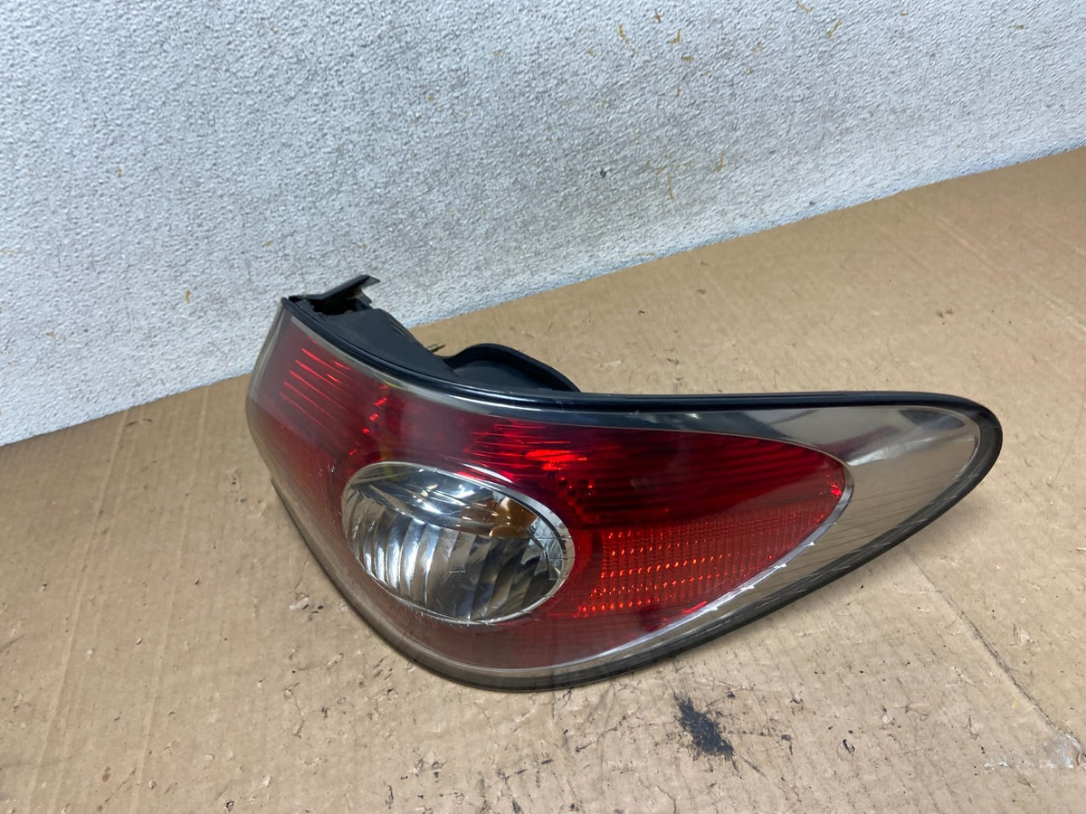 2002 to 2004 Lexus ES300 ES330 Right Passenger Side Tail Light AI9190 LK1