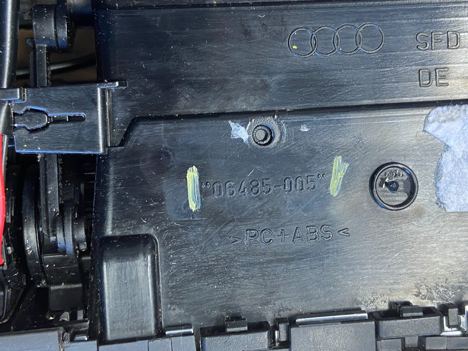 2009 to 2012 Audi A4 Center Dashboard Air Vent OEM Z1652 DG5