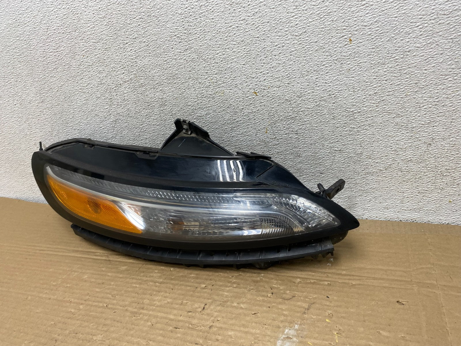 2014 - 2018 Jeep Cherokee Right Passenger RH Side LED Headlight AG9116 DW2