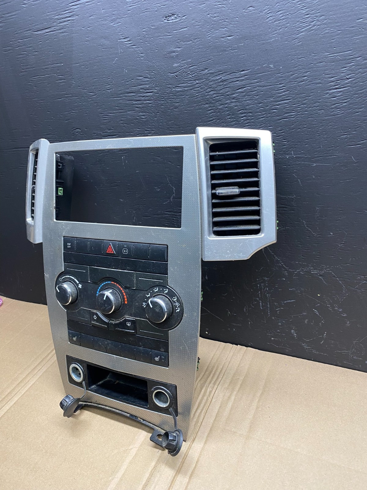 2008 2009 2010 Jeep Commander Grand Cherokee A/C Climate Control Bezel ab8635 DG1
