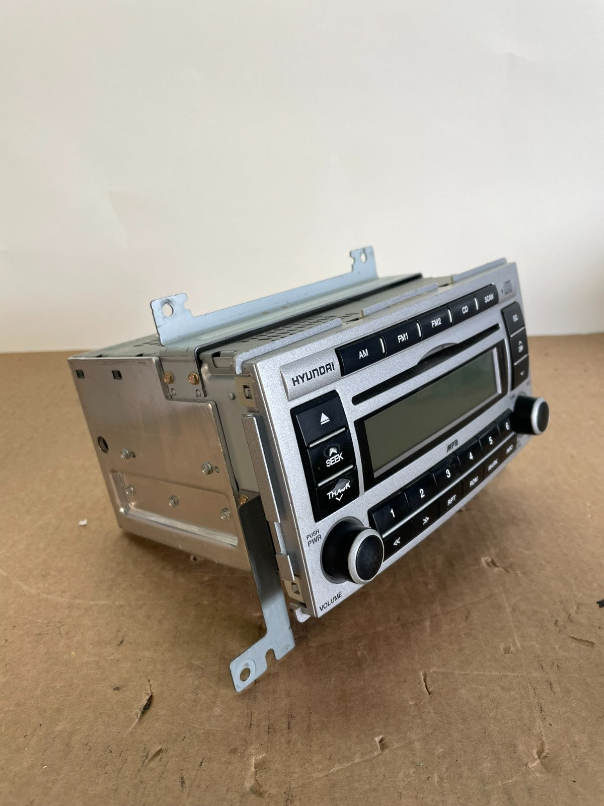 2007 to 2009 Hyundai Santa Fe AM/FM Radio CD Player AG2969 DG1