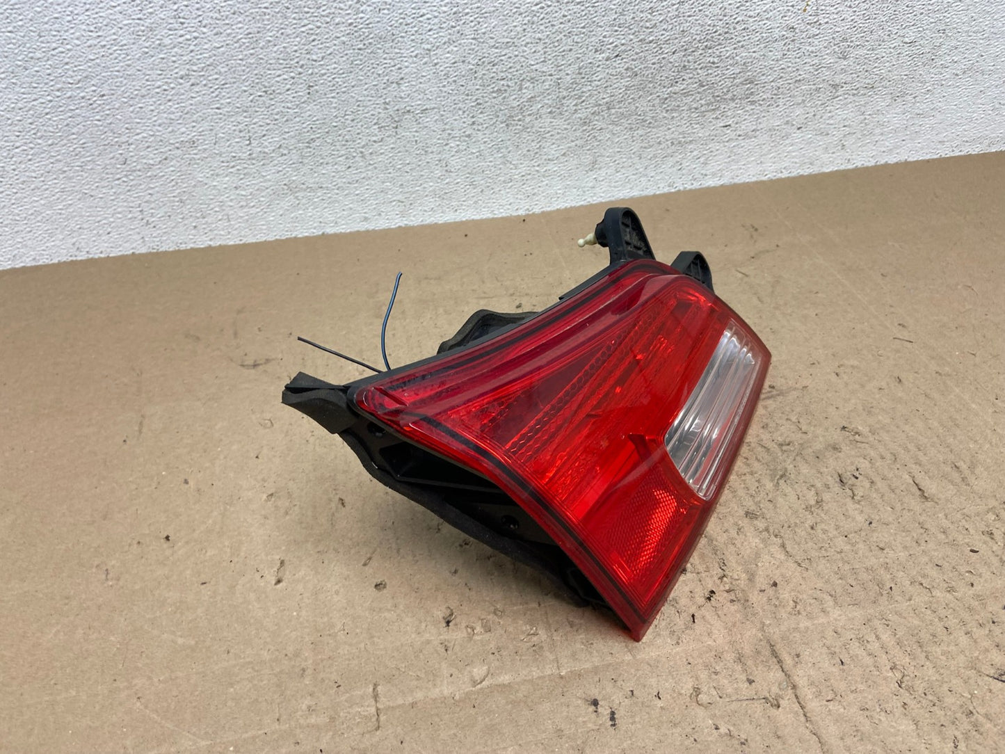2010-2014 Subaru Outback Left Driver Lh Side Inner Tail Light AE6568 LK2
