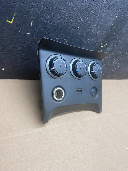 2011 to 2015 Nissan Rogue Heater Temperature AC Climate Control OEM u5086 DG1