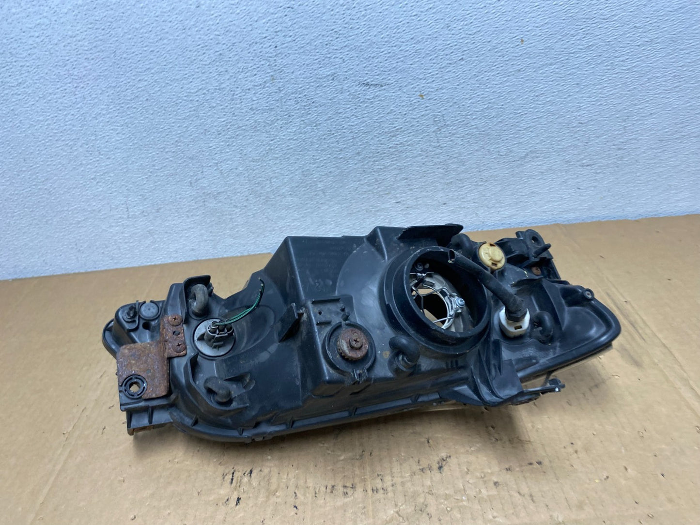 2001 to 2003 Mazda Protege Left Driver LH Side Headlight AD1093 DW7