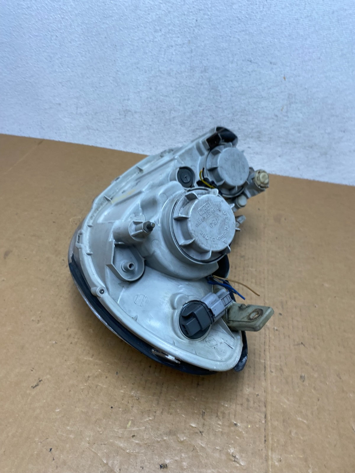2002-2005 Hyundai Sonata Right Passenger Headlight Halogen AE0685 DW7