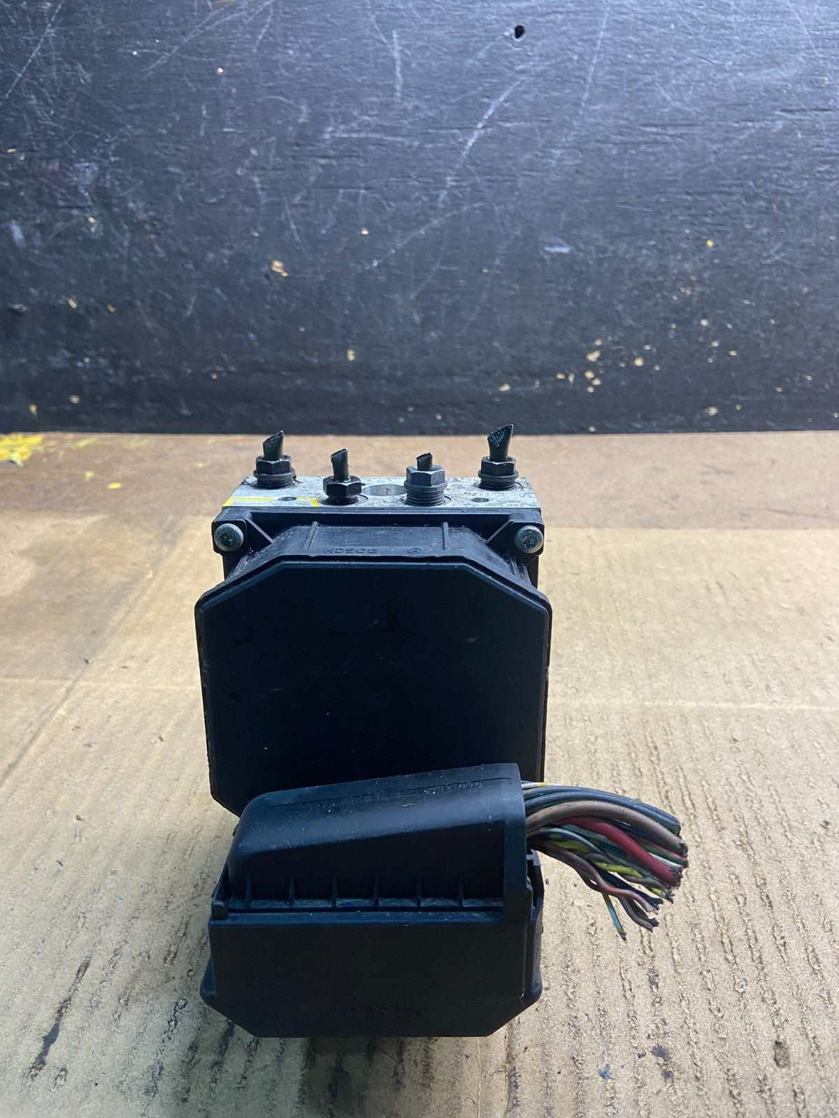 2001 2002 2003 BMW 325i 330i ABS Anti Lock Brake Pump 3451 6762113 Y7212 DG1