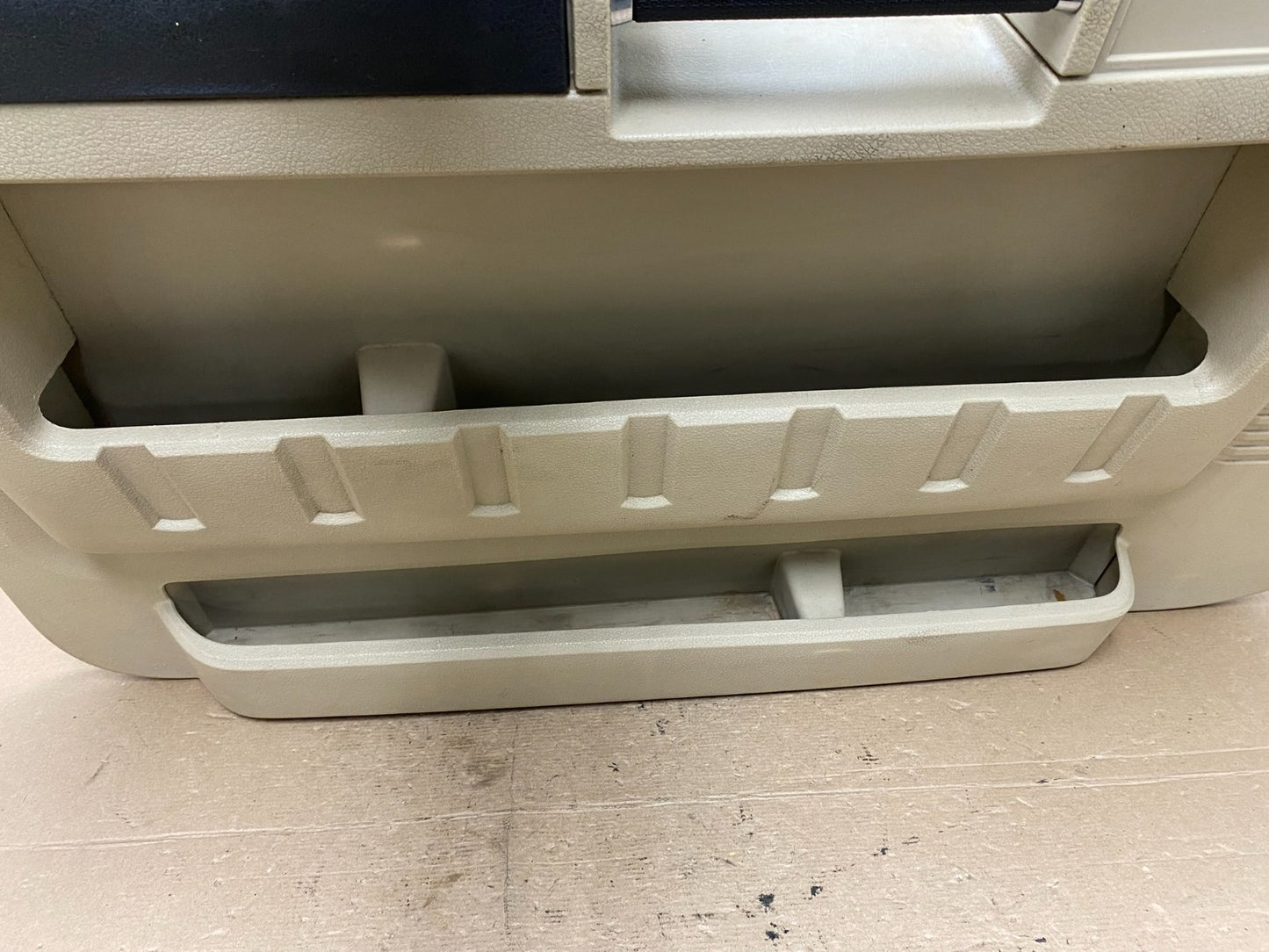 2008 to 2010 Ford F250 F350 Front Left Side Interior Door Panel AF4961 DW4