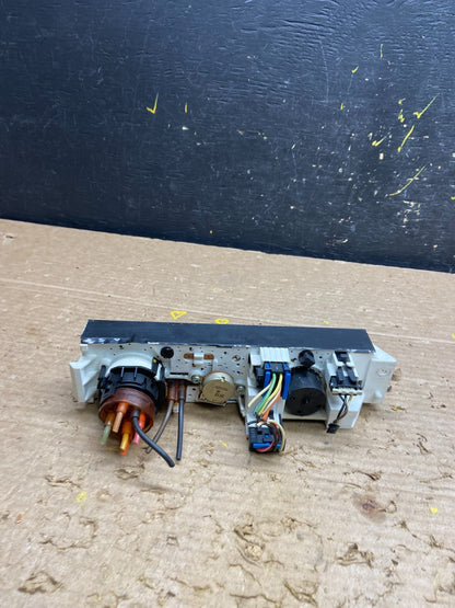 2001 - 2007 GMC Chevrolet Express 1500 Climate Control A/C W3204 DG3