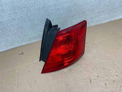2014 to 2018 Ford Taurus Interceptor Right Passenger RH Tail Light OEM Y2604 DW2