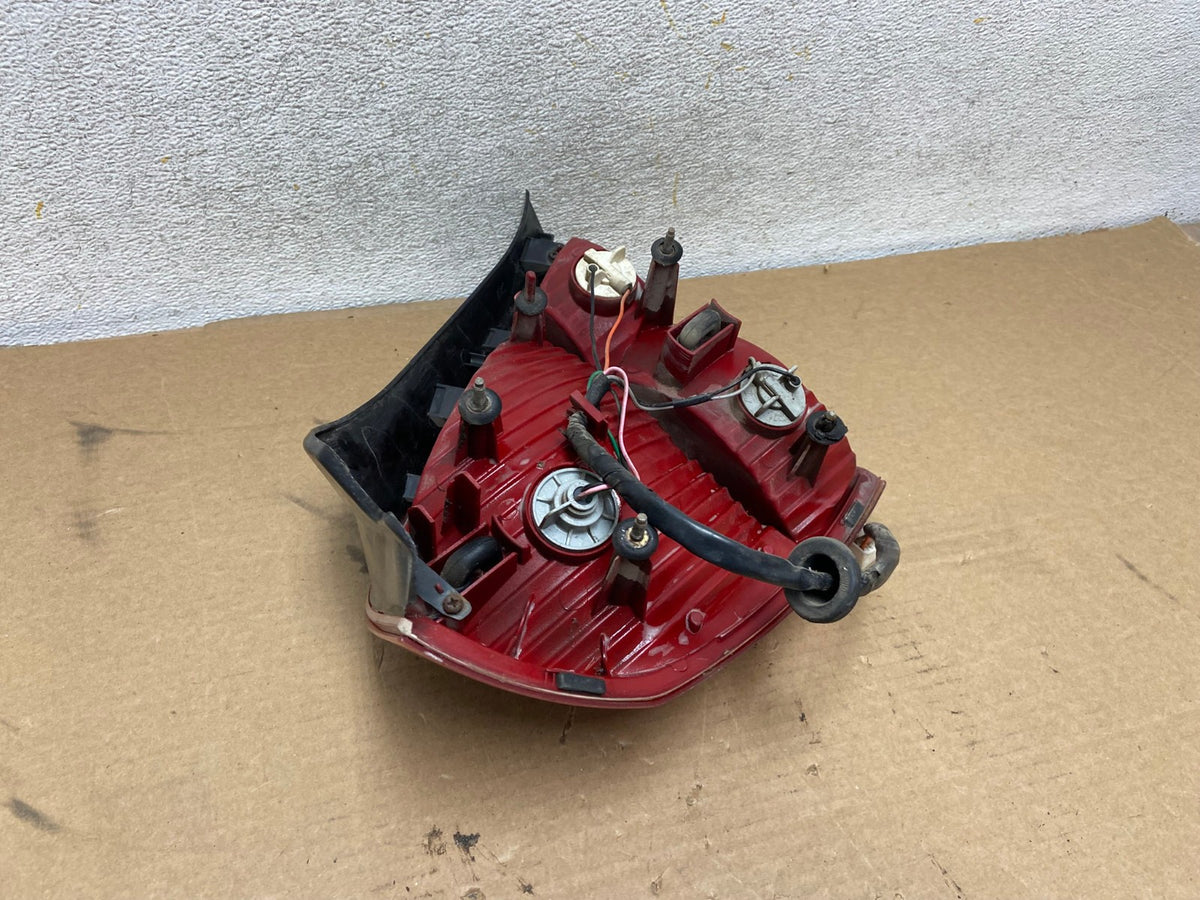 2001 2002 2003 Hyundai Elantra Right Passenger Rh Tail Light AH4497 LK5