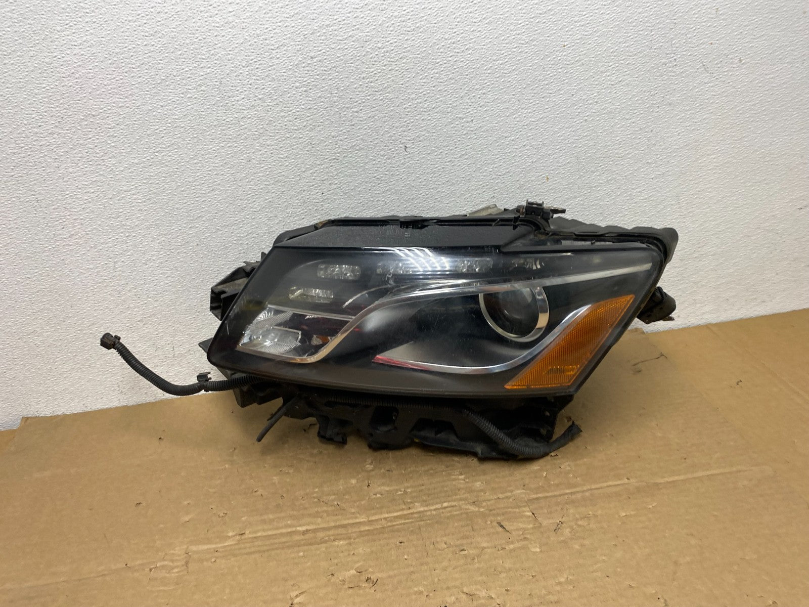 2009-2012 Audi Q5 Left Driver LH Side Xenon HID Headlight AD4059 DW0